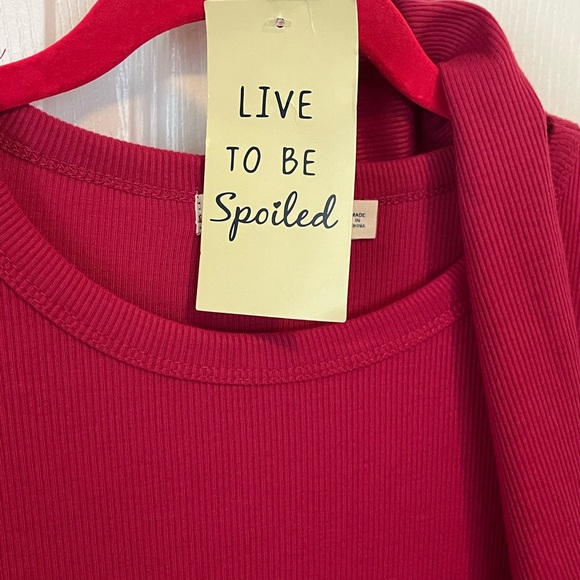 Fuchsia long sleeve with cinchabke sides . - Picture 2 of 5